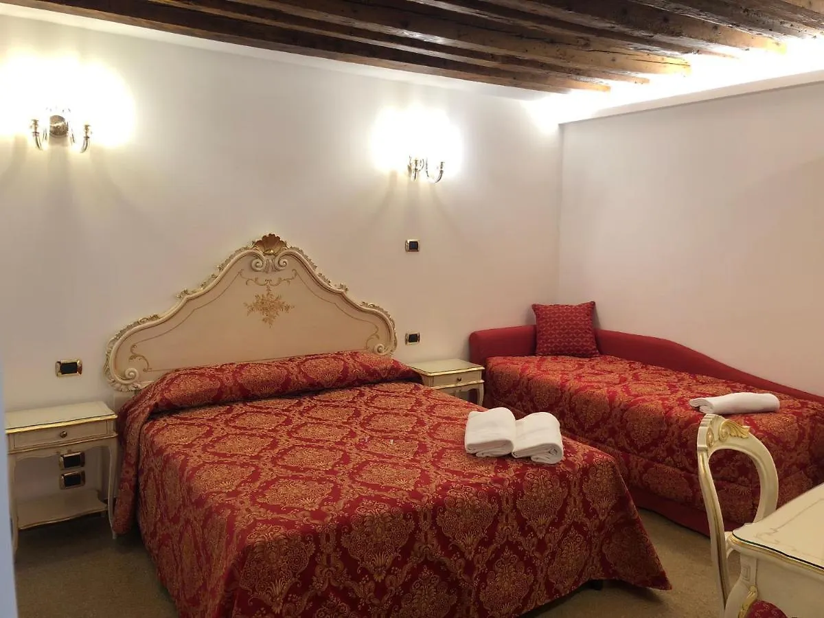 Hotel Leonardo Venice 2*,  Italy